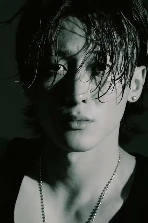 痞帅渣男侯雯元火了凌潇肃李现结合体肌肉型男靠身材出圈