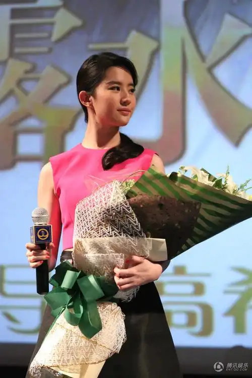《露水红颜》成都宣传 刘亦菲秀四川话示爱粉丝