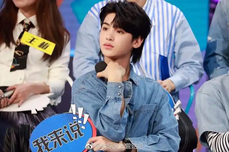 两年17部综艺,手握"王炸"的黄明昊,发展究竟如何?