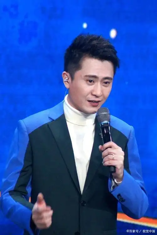 央视三台的主持人杨帆,有着"铁岭歌王"的称号,曾多次在《越战越勇》等