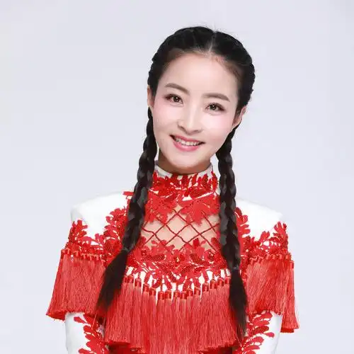 王小妮看谁都不如你