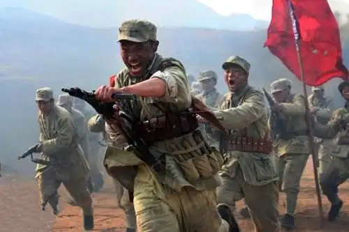 士兵在前冲锋,机枪手在后疯狂扫射,不会误伤己方士兵吗?