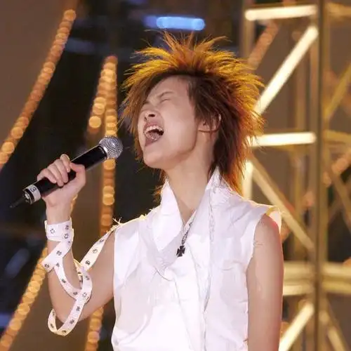 明星| 走对这四步--李宇春时尚偶像养成记