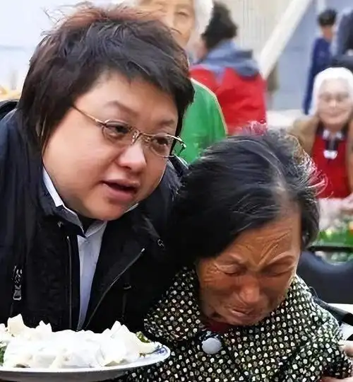 从歌坛天后,到公益路上的"大善人",韩红的坚持令人震撼