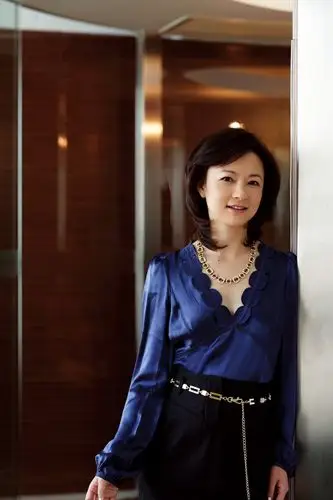 袁鸣 有孕在身产期在4月目前在沪静养