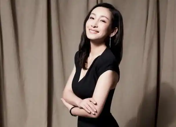 回顾"军人专业户"王新军:与唐静离婚后,二婚娶秦海璐再获幸福