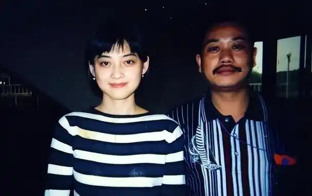 演员梅婷:离婚后挺庆幸,二婚嫁摄影师,我是俩娃的幸福妈妈