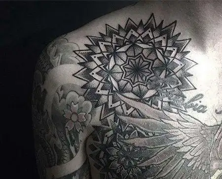 几何前胸繁花纹身图案