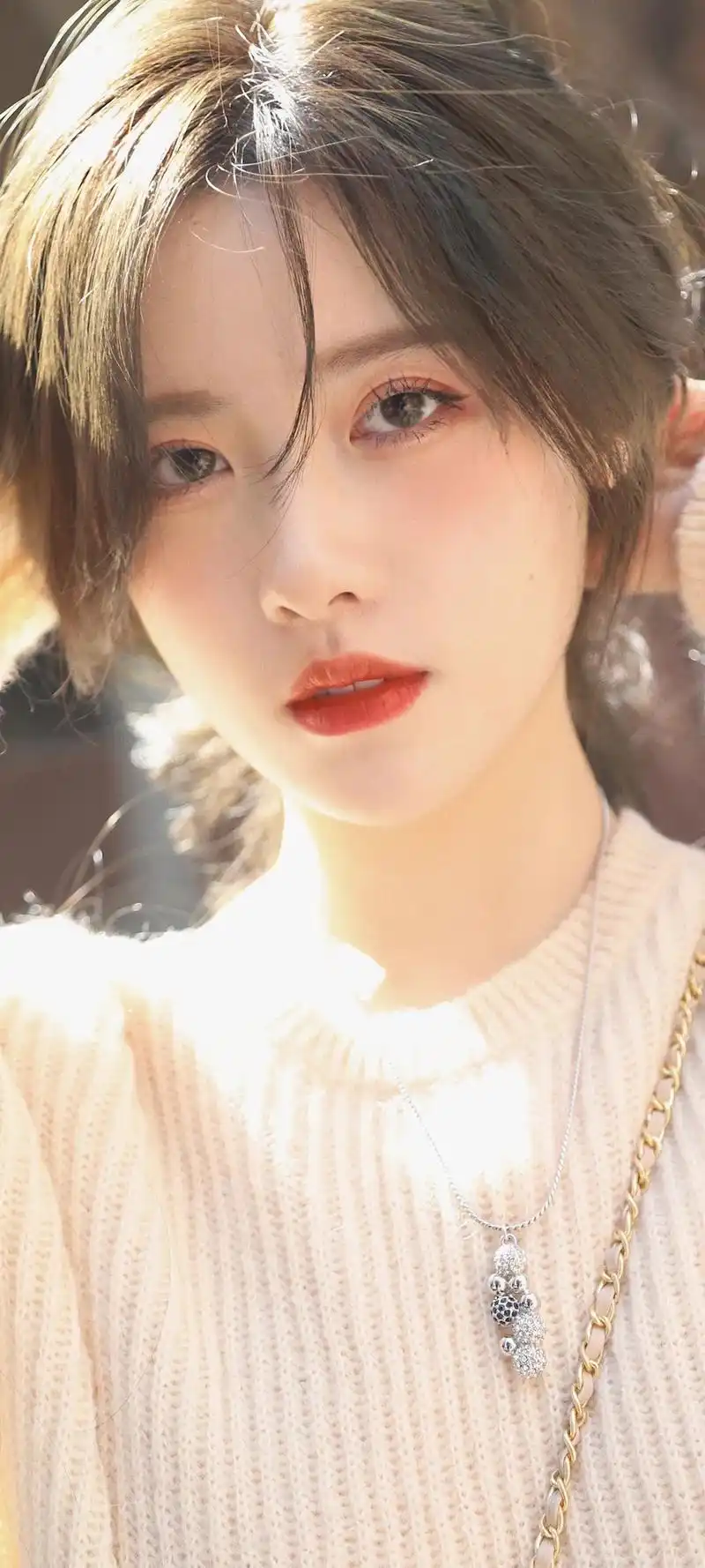 抖音网红美女梨涡允允手机壁纸