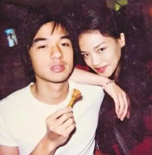 舒淇冯德伦罕见合体秀恩爱!网友迷惑现场:"他俩什么时候结的婚?