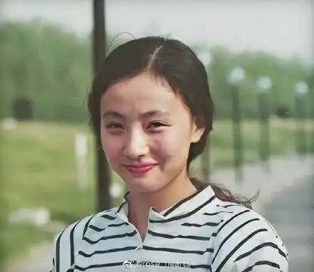 小陶虹年轻时候真的美晕了看到这张照片才懂为啥让李庚希演英子
