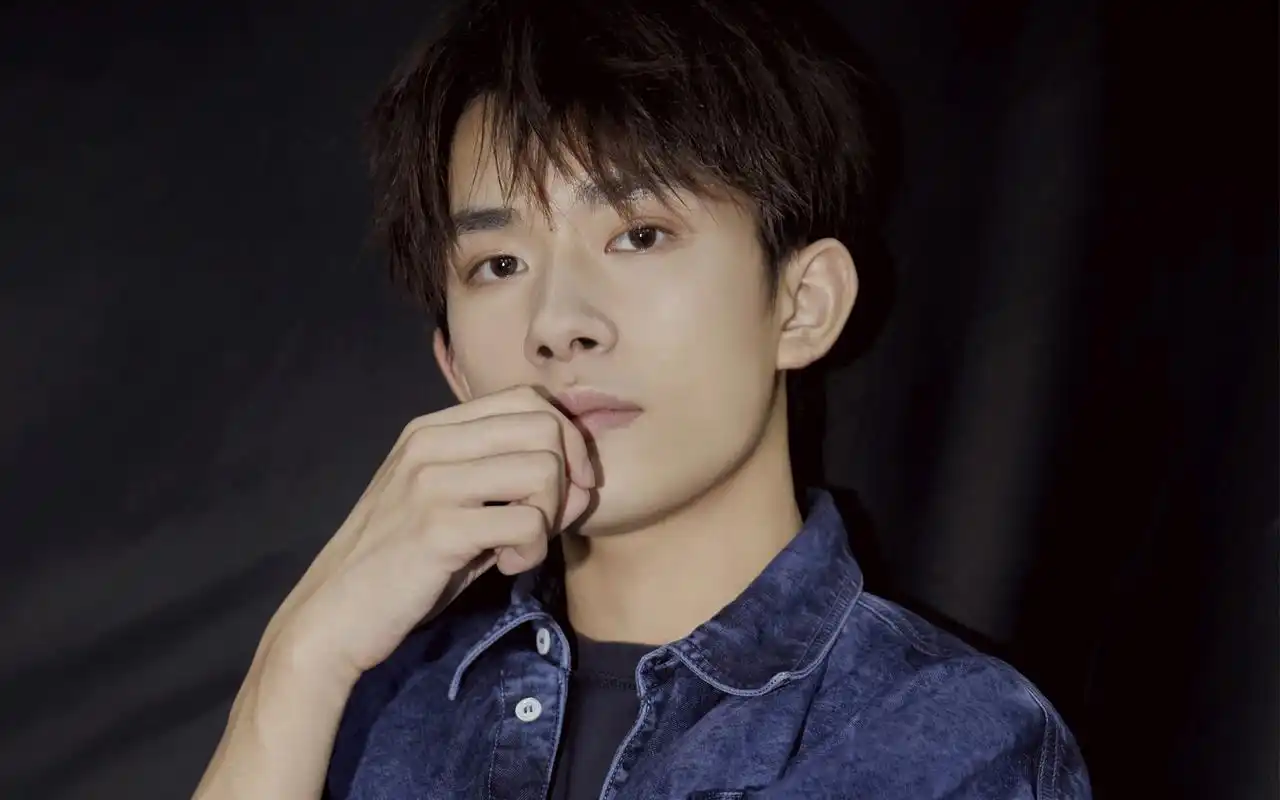 大陆明星,高清,帅气,帅哥,tfboys,易烊千玺,帅哥明星,大陆男明星,壁纸