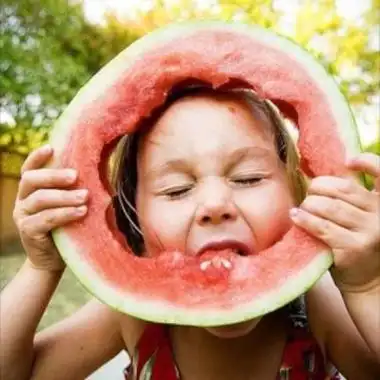 最新搞怪逗比可爱小女孩头像