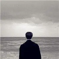 男生孤独看海头像_一个人孤独看海的伤感男生头像