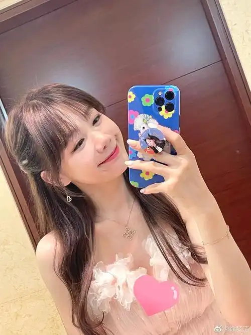 11 徐梦洁】第一次来白玉兰的我 最重要的感受就是 演员前辈们果然都