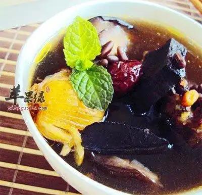 乌麻黑发汤:滋阴养血,乌须黑发