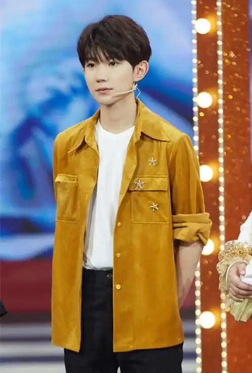 原来王源这么会穿小伙子们在这个季节不知道怎么穿就学学