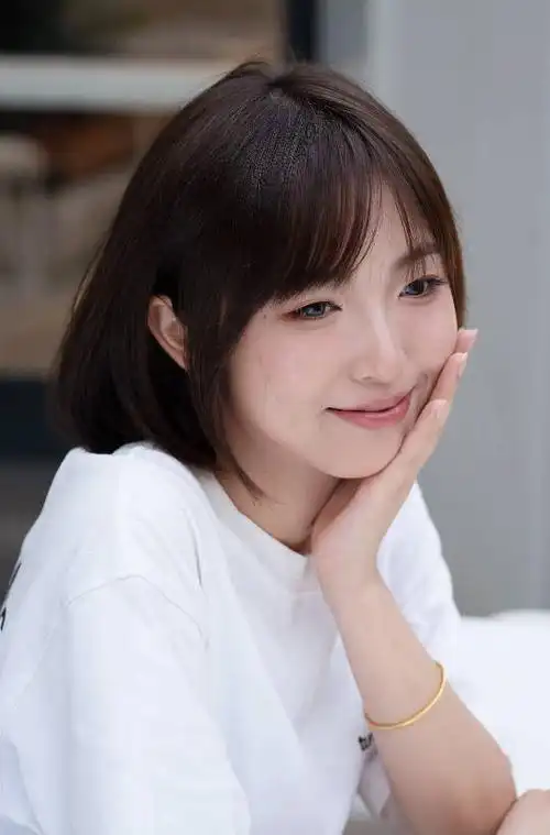 夏季清爽显脸小短发发型 ,日常非常好打理 拍照氛围感拉满!