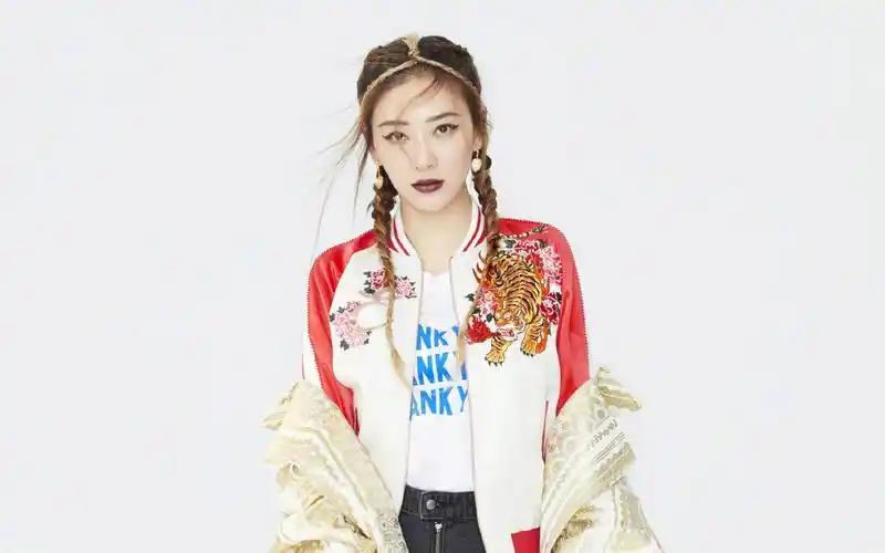 应采儿写真桌面壁纸-美女壁纸-高清美女图片-第5图-娟娟壁纸