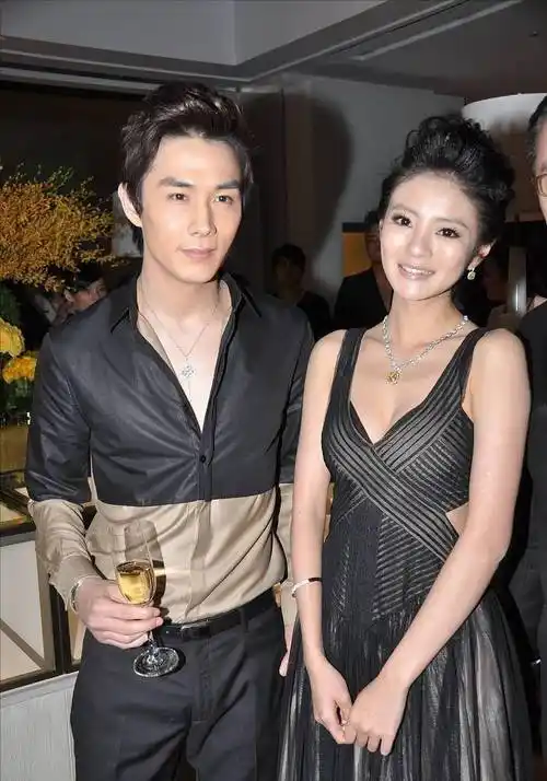 有一种爱情叫戚薇和李承铉,老婆赚钱老公带娃,8年婚姻相互成全_中国