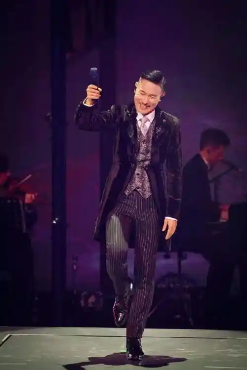 60 ,每天爱你多一点 | 张学友60 巡回演唱会上海站特刊_腾讯新闻