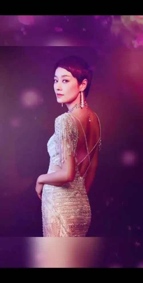马伊琍这身晚礼服太惊艳了,大气又妩媚