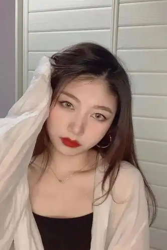 圆脸女孩颜值大赛_自拍