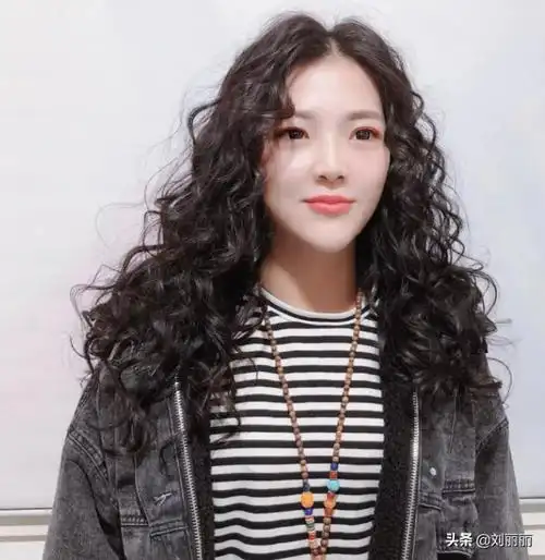 胖子适合烫什么发型(推荐18款适合胖脸的洋气烫发)