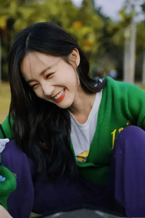 演员李一桐可爱的美女迷人的笑容