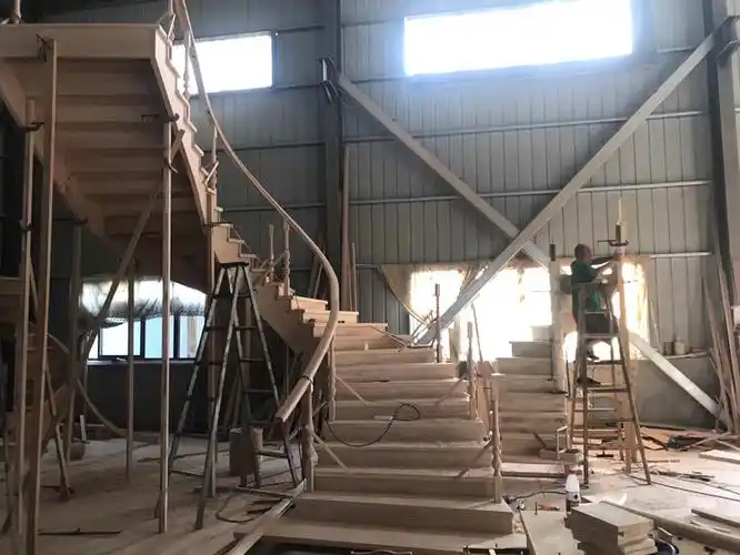 铜山区王莉楼梯加工厂是实木楼梯,立柱扶手等产品专业生产加工的公司