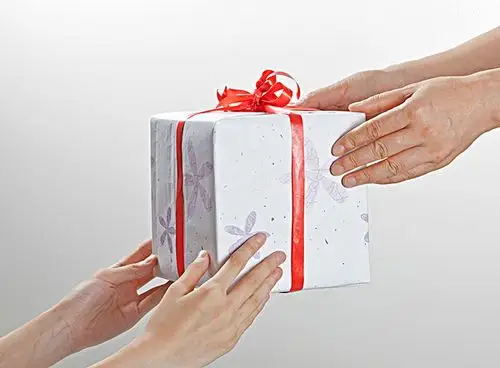 第一次生日,男朋友没有送礼物也没有说声生日快乐,(他知道我生日是