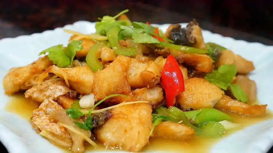 菜脯焖鱼,潮汕特色家常菜,学会这种做法,3斤草鱼不够吃