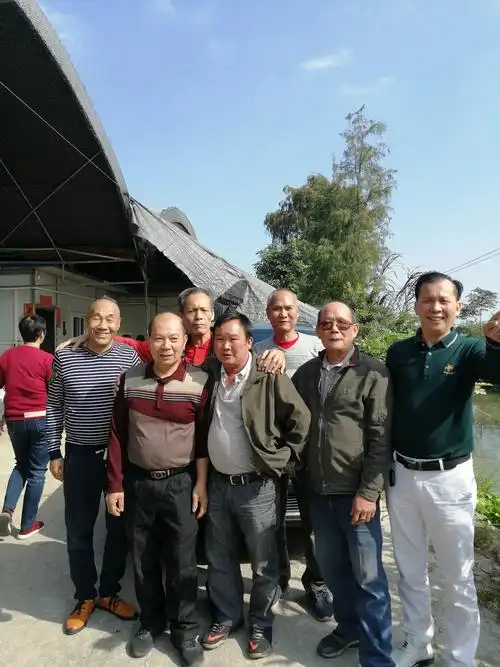 同学开心聚会于贤鲁岛留影2020年12月3日