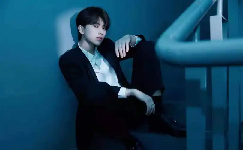 《奔跑吧》蔡徐坤变身运动达人,一步是别人的两步,跳远之王当之无愧