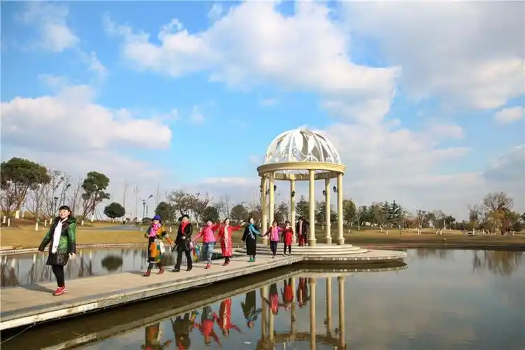 游金坛长荡湖钱资湖公园丅台走秀