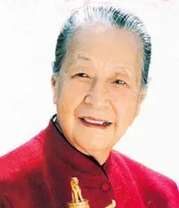 84岁获影后, 一生只演小角色, 如今仍在为演艺事业作贡献