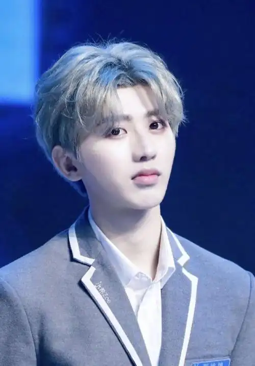 蔡徐坤:选秀届的天花板,一名合格的偶像