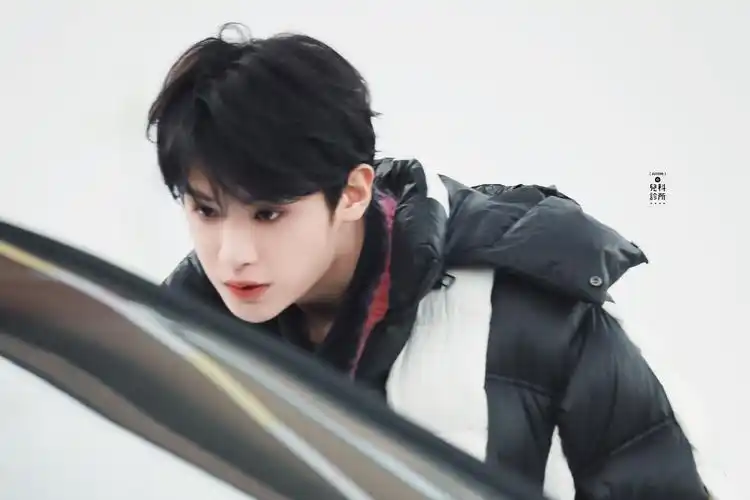 黄明昊_新浪新闻