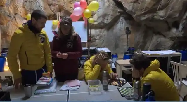 要么就是开个小会,轮流发表下自己在适应这种生活时的感想~每隔几天