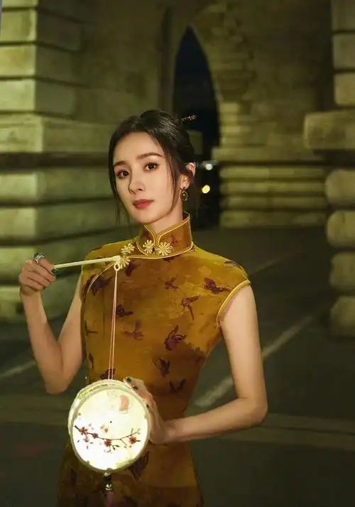 85花的格局高下立见杨幂穿旗袍在法国巴黎过中秋