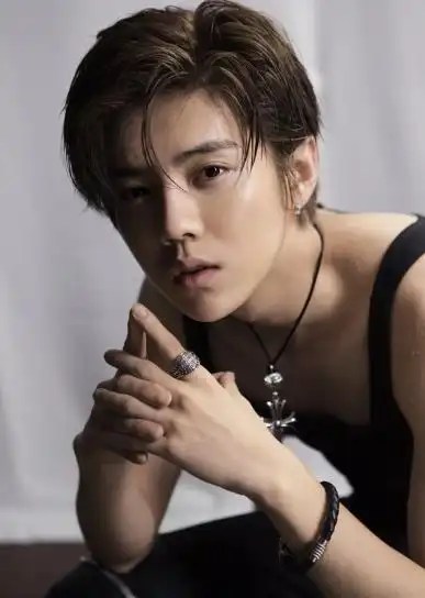 王俊凯,任嘉伦:最会撩的男爱豆,都是用刘海来表白!