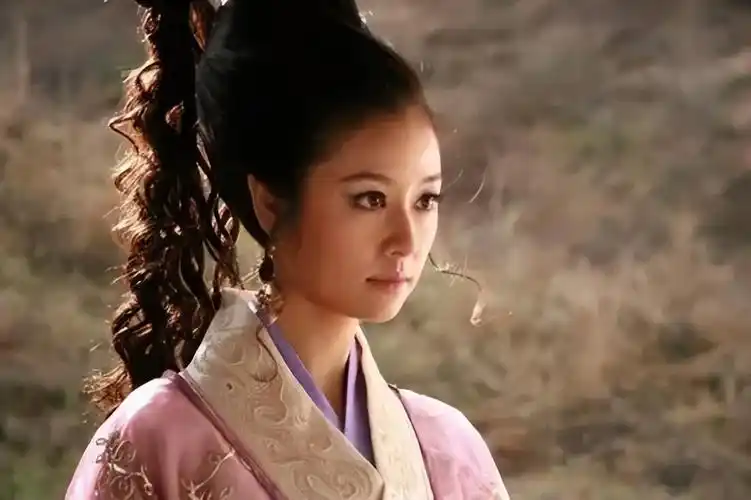 说实话,林心如版本的苏妲己,在众多版本中不算惊艳了,这个时候她已经