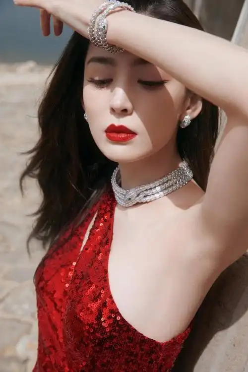 娜扎红裙##北京国际电影节明星妆造