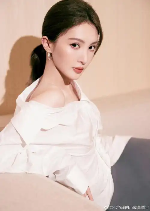 金晨白开水妆##金晨白衬衫照舒适感