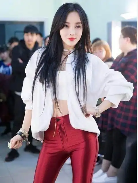 同是辣妈,何洁李小璐俩人,从这里可以看出差距有多大