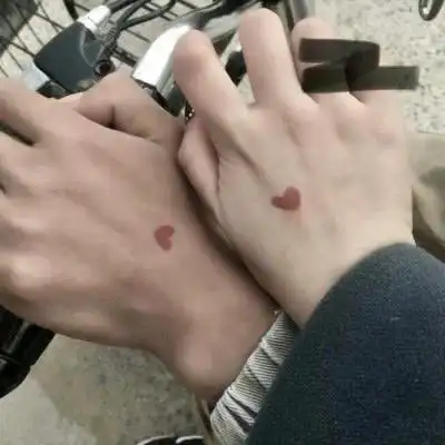 一对手控的情侣头像_头像图片_扣扣乐园