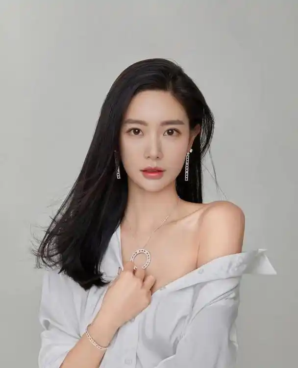 韩国女演员克拉拉