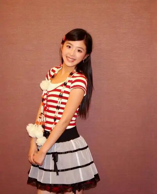 回顾张含韵:15岁出道成名后是非不断,34岁仍未婚,她恨嫁吗?