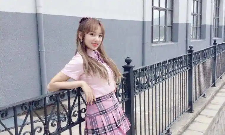 原创程潇加盟少年之名出道不久即坐拥大量资源众网友表示艳羡