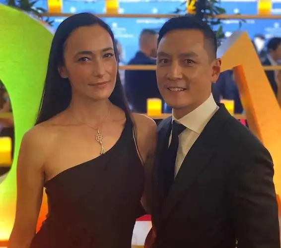 这一次吴彦祖庆祝结婚14周年甜蜜喊话妻子没有你我活不下去